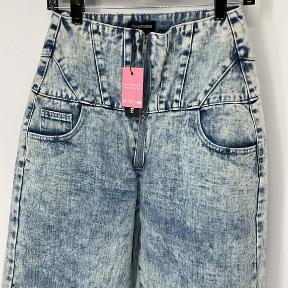 Stylish Blue High-Waisted Women Jeans - Picture 2 of 7